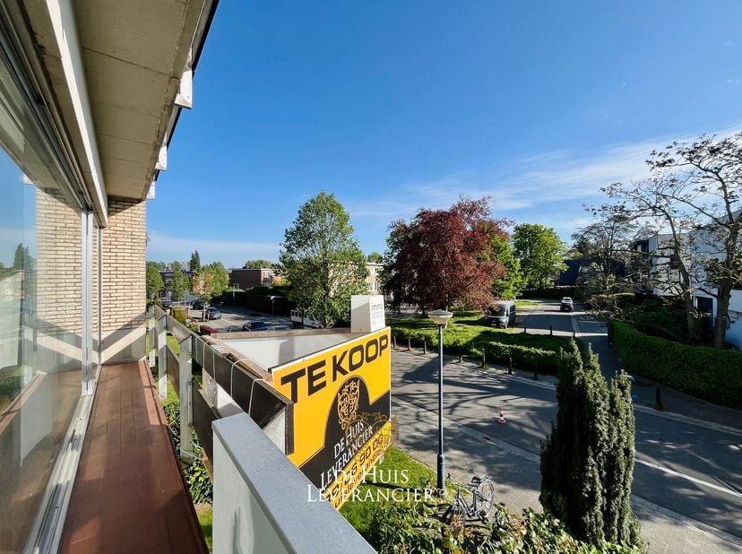 Dit appartement gelegen op een TOPLIGGING bevindt zich op de eerste verdieping in de gezellige en rustige Altenawijk, op wandelafstand van het centrum