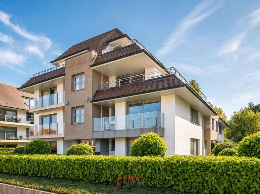 Ce petit bijou immobilier a vraiment tout pour plaire ! Cet appartement d'angle bénéficie d'une luminosité exceptionnelle et d'un ensoleillement génér