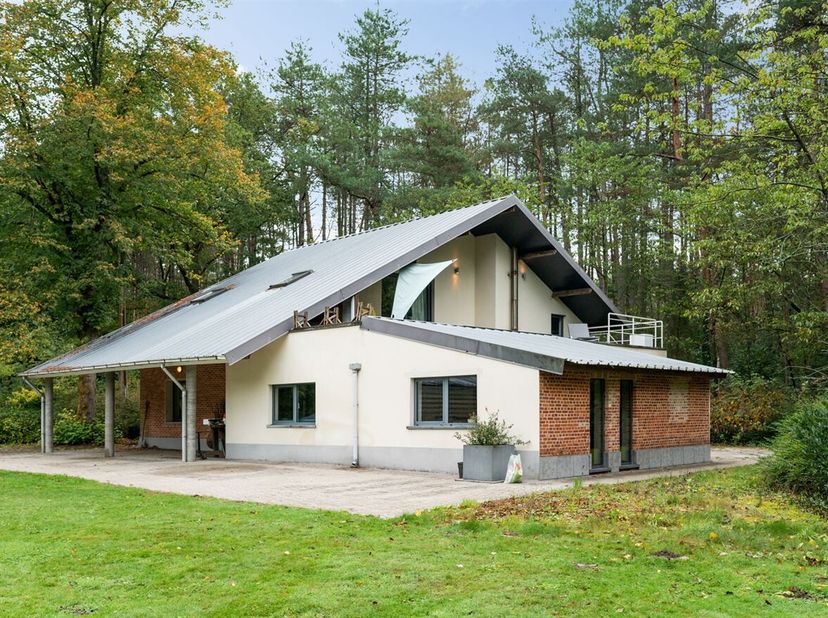 Journée portes ouvertes le samedi 14/03 de 15h30 à 16h30<br />
Maison de 4 chambres située dans un cadre verdoyant sur un terrain spacieux de 2700m²<b