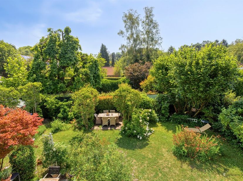 Exclusief wonen in het groen | Karaktervolle villa met 5 slaapkamers op toplocatie in Brasschaat<br />
In een van de meest gegeerde residentiële lanen