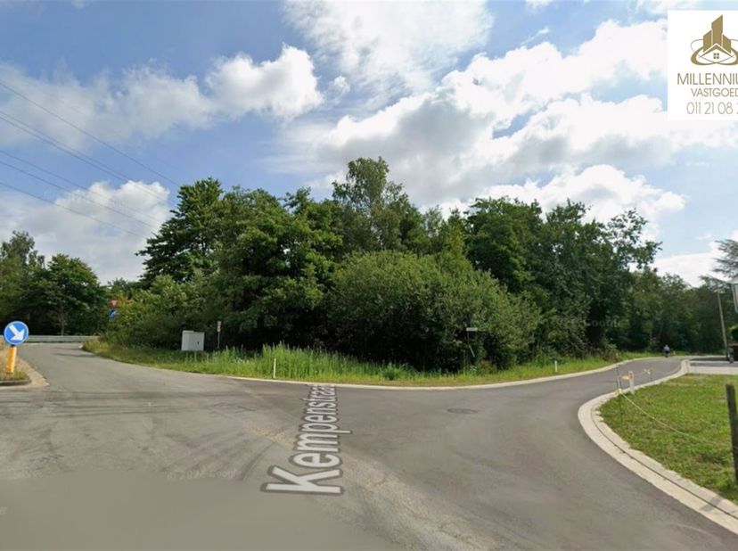 Weiland met bomen in agrarisch gebied<br />
<br />
Op een vlot bereikbare locatie langs de N702 (Boudewijnlaan) in Diepenbeek bevindt zich dit perce