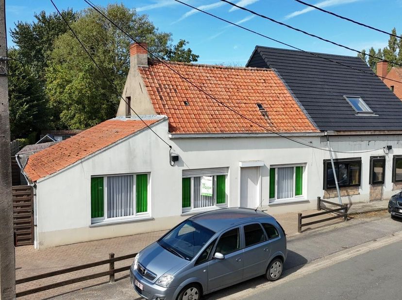 Op zoek naar een woning met karakter én mogelijkheden? Deze charmante, te renoveren woning in Vladslo biedt u de perfecte basis om uw eigen droomhuis