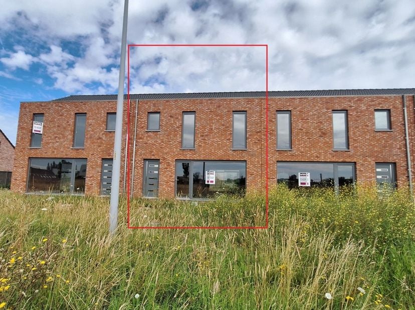 Te Koop: Moderne&amp;nbsp; Woning in Roeselare<br />
<br />
Bent u op zoek naar een prachtige woning die u volledig naar eigen smaak kunt afwerken?<br />