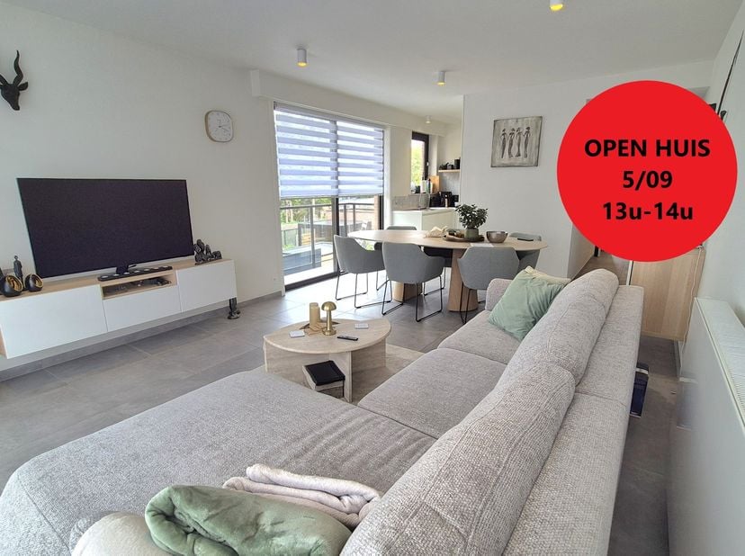 OPEN HUIS ZATERDAG 05/09 van 13u tot 14u.<br />
Op zoek naar een comfortabel en instapklaar appartement op een praktische locatie te Diksmuide? Dit ve