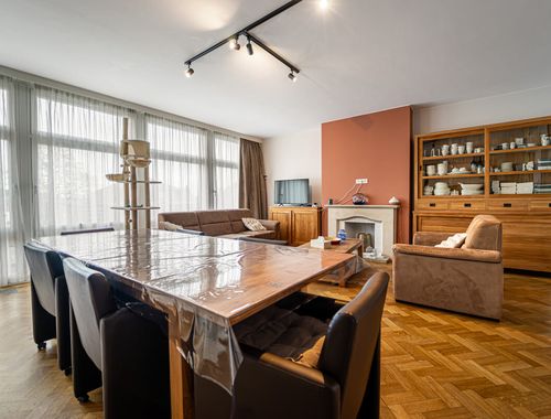                                         Bâtiment commercial à vendre à Charleroi, € 198.000
