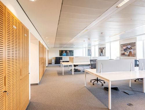                                         Immeuble de bureaux à louer à La Hulpe, € 4.767
