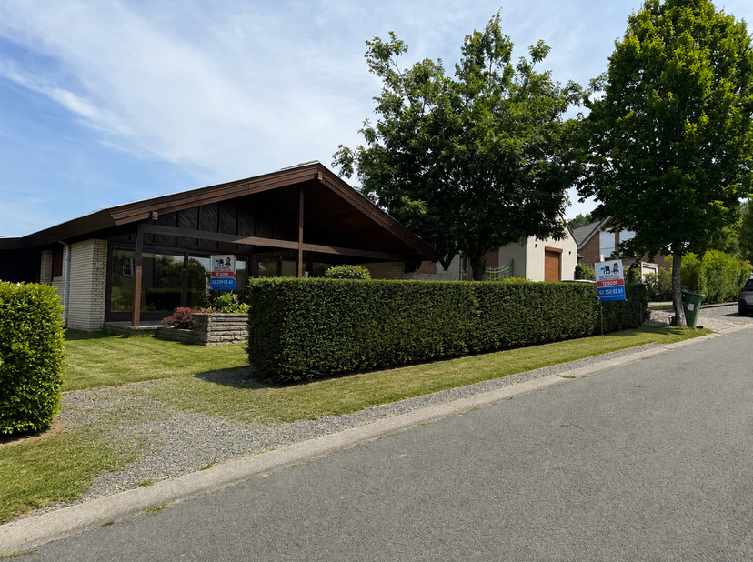 SKYIMMO BRUSSEL stelt u deze charmante gelijkvloerse bungalow in Liedekerke voor.<br />
Deze bungalow met een bewoonbare oppervlakte van 95 m² is rust