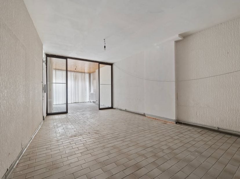 In het stadscentrum van Sint-Truiden kunnen we deze handelsruimte terugvinden in de Diesterstraat ter hoogte van nummer 37-39.<br />
<br />
Grote troe