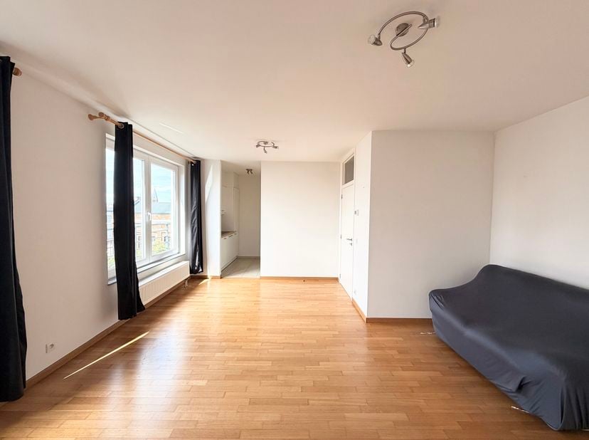 ETTERBEEK, ideaal gelegen op een steenworp afstand van het Jachtpark en vlakbij het station van Etterbeek, modern studio-appartement (0 slaapkamers/1