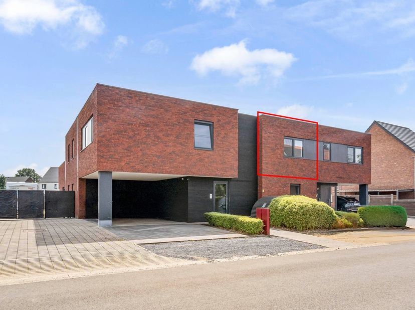 Instapklaar energiezuinig appartement op topligging nabij het centrum van Zonhoven<br />
<br />
Geniet van de ideale combinatie van een centrale liggi