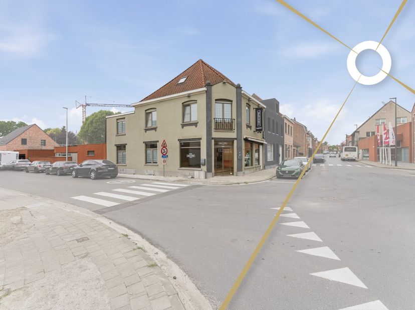 Charmante handelswoning met uitstekende hoekligging en tal van mogelijkheden! Dit ruime pand deed jarenlang dienst als bakkerij, maar biedt vandaag oo