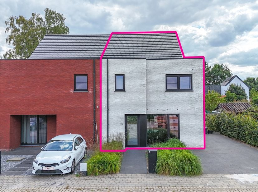 Bij ImmoFusion 7/7 “open huis” : klik op onze 3D-TOUR.<br />
Ervaar vastgoed alsof je er zelf doorloopt!<br />
Stap binnen in deze moderne halfopen be