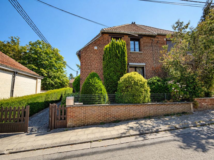 Huis te koop
                    in 6010 Couillet