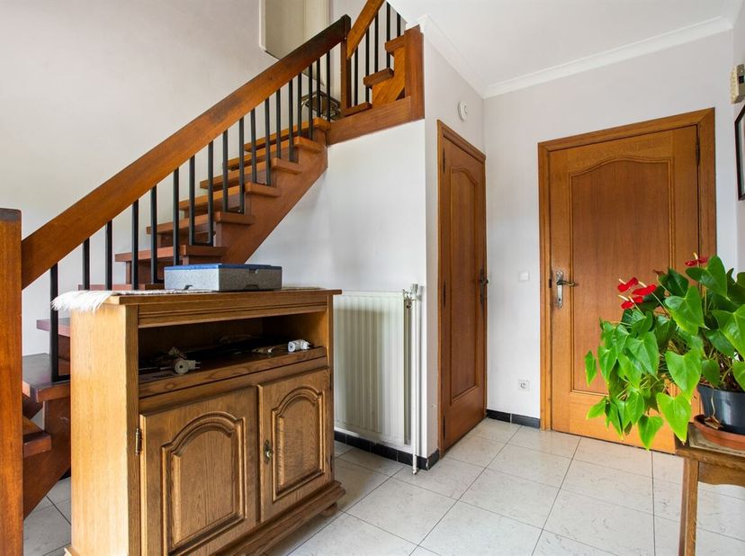 Ruime open bebouwing op een aantrekkelijk perceel van 7a 28ca in Hasselt<br />
In de rustige en residentiële Sluisstraat 2 te Hasselt bevindt zich dez