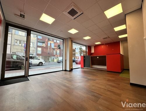                                         Handelsgelijkvloers te huur in Oostende, € 1.150
