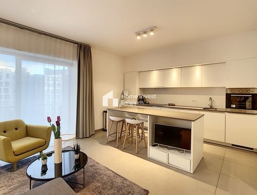                                         Studio avec coin lit à louer à Woluwe-Saint-Lambert, € 825
