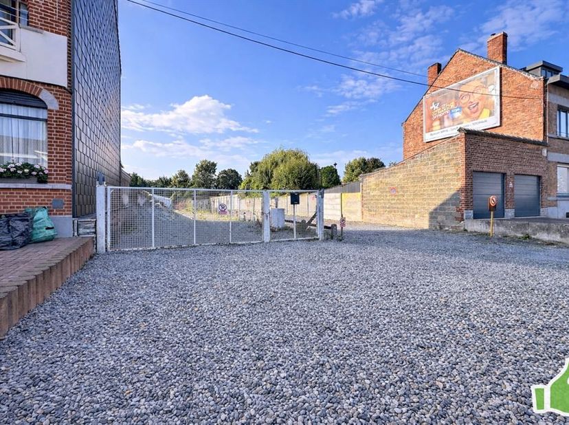 À vendre Terrain à bâtir à Tournai (Chaussée de Bruxelles)  RC 13 EUROS <br />
Idéalement situé sur la Chaussée de Bruxelles à Tournai, ce terrain de