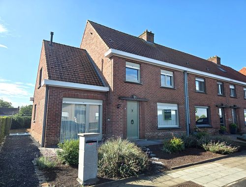                                         Woning te huur in Oostrozebeke, € 875
