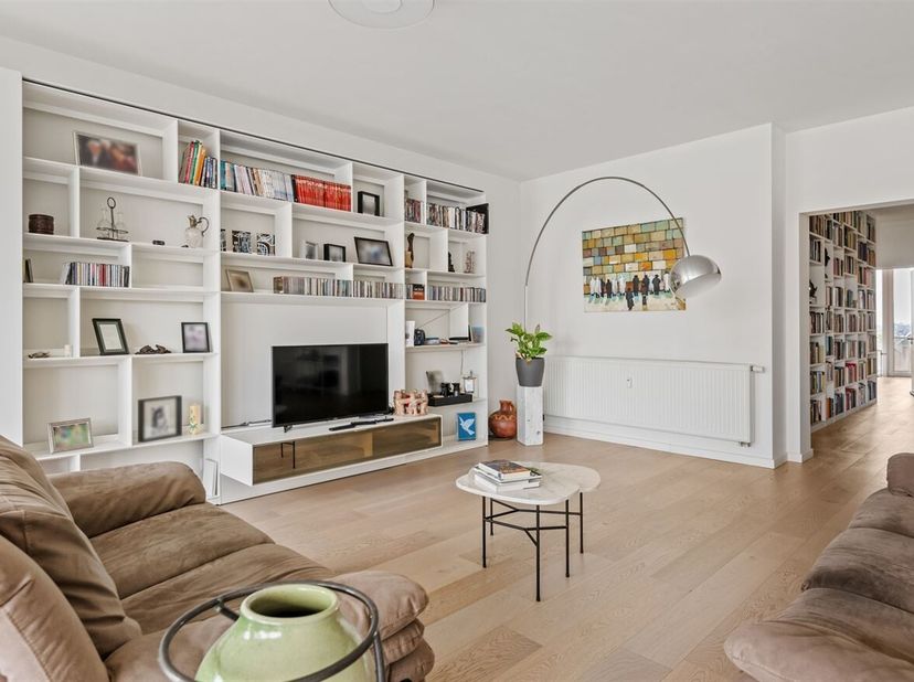 Dit gerenoveerd appartement staat te koop op de Belgiëlei in 2018 Antwerpen vlakbij het stadscentrum, Groen Kwartier, Koning Albertpark, talrijke wink