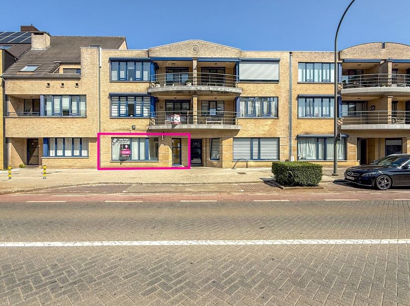 <br />
Ben je op zoek naar een instapklare kantoorruimte op een uitstekende locatie in Zolder? Deze ruime kantoorunit van 95 m², gelegen op de Ringlaa