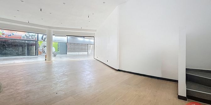 Bien professionnel à vendre à Avenue de Batta 10 boîte 01, 4500 Huy