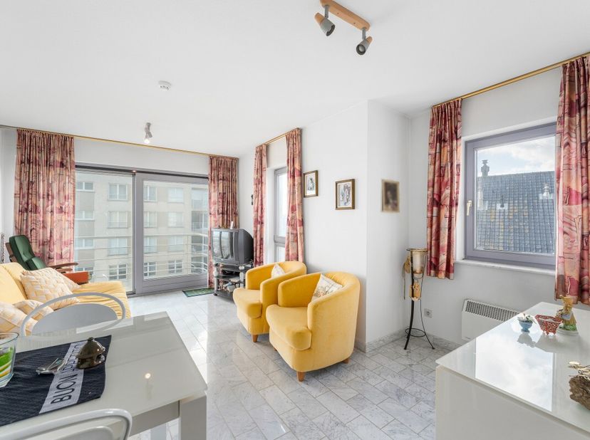 Blankenberge: Appartement met zeezicht en terras te koop! Droomt u van een eigen plek aan zee of bent u op zoek naar een interessante investering? Ont
