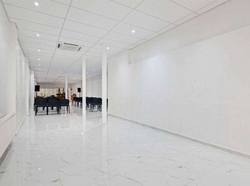 Bien professionnel à vendre
                    à 2170 Merksem