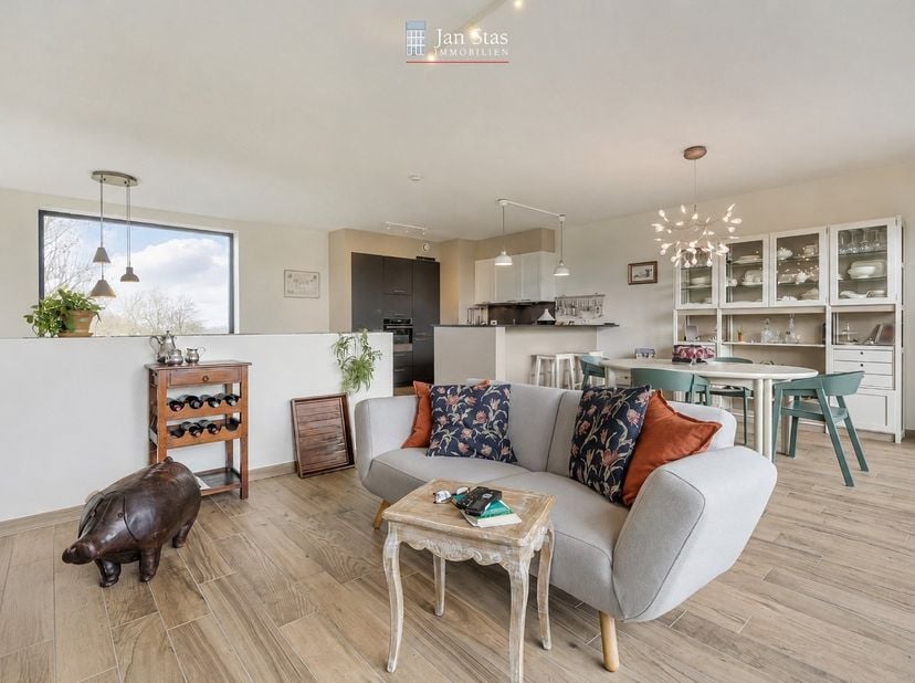 Dit&amp;nbsp;ruim en rustig gelegen duplexappartement&amp;nbsp;in Wilsele, net buiten Leuven, biedt een ideale combinatie van&amp;nbsp;comfort, ruimte en bereikba