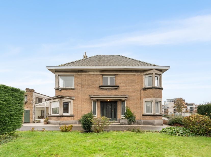 [[ CE BIEN PARTICIPE À LA JOURNÉE MAISONS OUVERTES ERA LE 13/6 DE 13:00 À 14:00 ]] vendre : maison semi-ouverte pleine de caractère à Esen, Flandre-Oc
