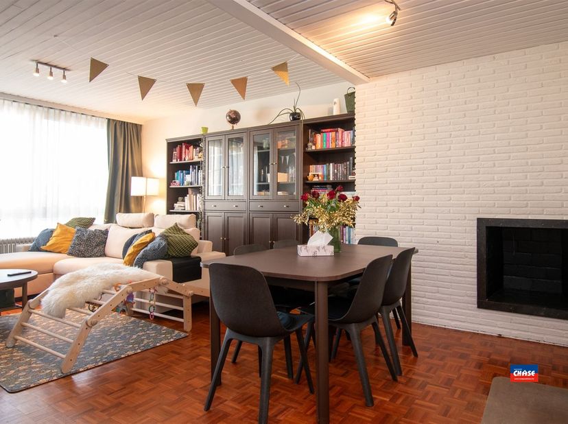 !!! VERKOCHT ONDER VOORWAARDEN !!! 2020 ANTWERPEN | RUIM, INSTAPKLAAR APPARTEMENT MET TWEE SLAAPKAMERS | EPC A | <br />
Indeling als volgt: ruime ink