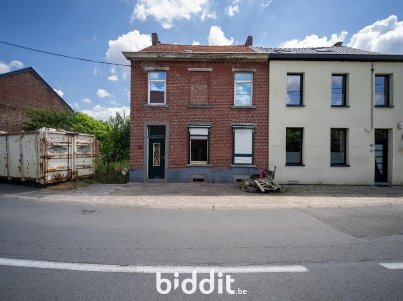 MAISON AVEC JARDIN<br />
<br />
Maison avec jardin, idéale pour un projet de rénovation, située au cœur du Brabant Wallon, à Court-Saint-Etienne. <br
