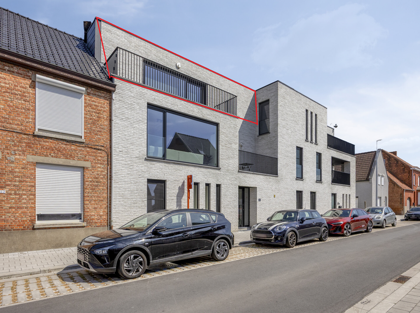 Ben jij op zoek naar een modern, energiezuinig en instapklaar appartement? Dit recente appartement uit 2021 beschikt over 2 slaapkamers en combineert