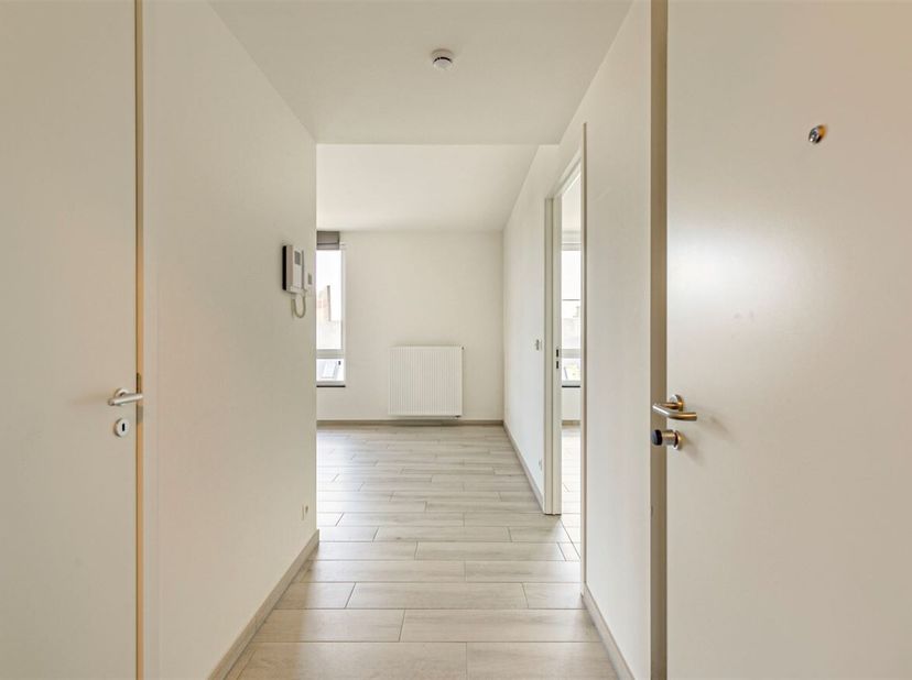 Knappe assistentiewoning met terras in het hartje van Geel<br />
Het appartement bevindt zich op de derde en tevens ook hoogste verdieping en is berei