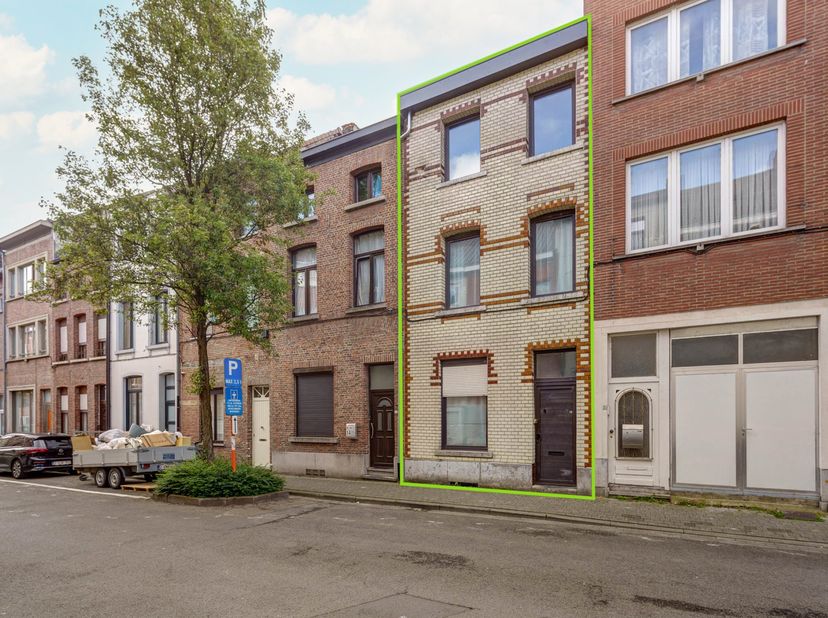 Voor meer info of een bezoek ter plaatse, contacteer steven@copandi.be of bel 0498 61 58 86.<br />
<br />
Deze woning dient hier en daar wat opgefrist