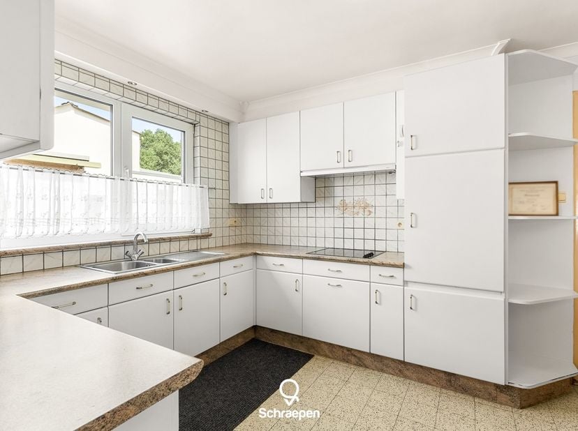 We vinden deze uitstekend gelegen gezinswoning met 3 slaapkamers op perceel van circa 17 are terug te Zonhoven.&amp;nbsp;Bekijk het volledige verkoopdossi