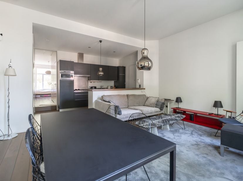 <br />
Op een steenworp afstand van het charmante Brugmannplein, aan de Avenue Molière, kunt u dit elegante appartement met één slaapkamer ontdekken,