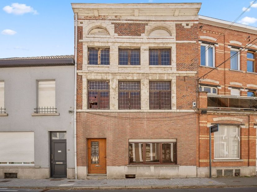 Dit is een vanaf prijs, startend vanaf € 139.000! Ontdek deze unieke opportuniteit in het hart van Tienen!<br />
Deze rijwoning met uitzonderlijk veel