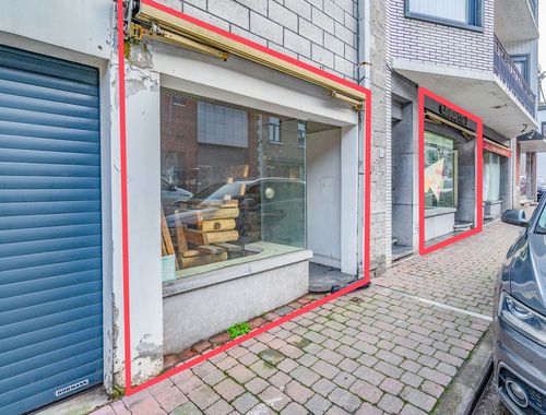                                         Handelsgelijkvloers te koop in Hamoir, € 64.000
