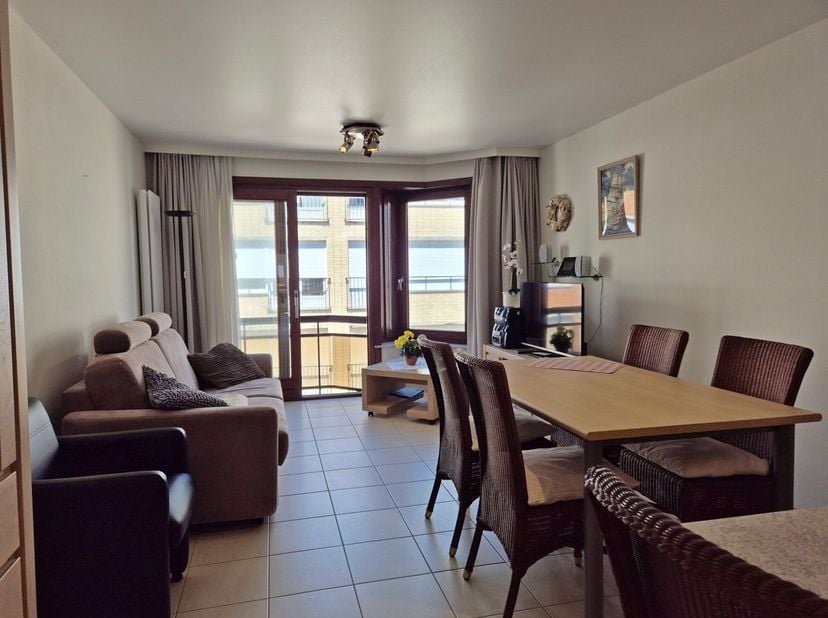 Dit verzorgde appartement met 2 slaapkamers ligt op een rustige locatie, op slechts 50 meter van de zeedijk.<br />
<br />
Dankzij de zijdelingse liggi