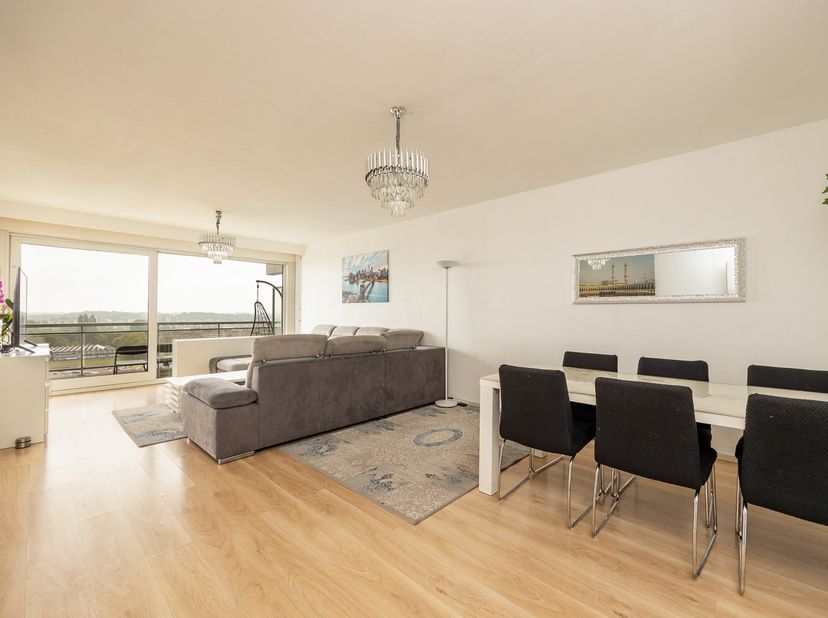 Welkom in dit lichtrijke appartement gelegen in de geliefde Bosuil-buurt in Deurne, een aangename en groene omgeving .<br />
Met winkels, scholen, ope