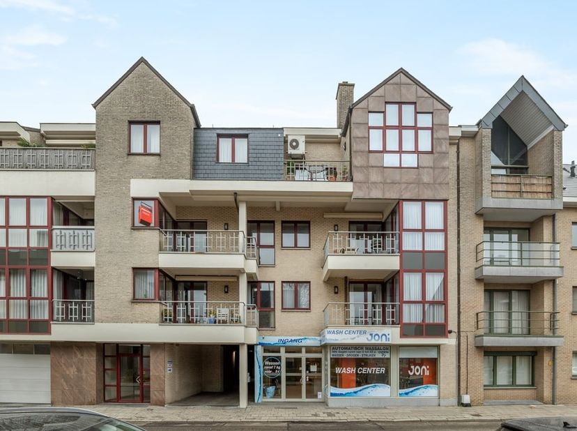 Op de Luikersteenweg 20 in Sint-Truiden bevindt zich dit lichtrijk appartement met een bewoonbare oppervlakte van maar liefst 130 m². Het uitzonderlij