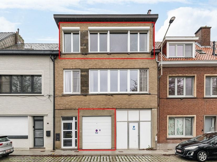 Dit instapklare appartement bevindt zich op de tweede verdieping van een verzorgde residentie in de Komeetstraat te Lier. Het is rustig gelegen en toc