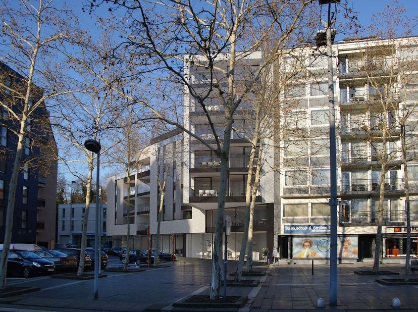 Welkom in de Kapelstraat 21 te Genk&amp;nbsp;<br />
<br />
Bent u op zoek naar een zorgeloze investering met onmiddellijk rendement op een toplocatie? Dan