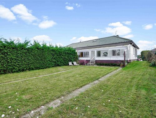                                         Bungalow te koop in Neerwaasten, € 279.000
