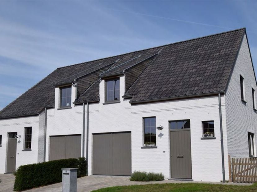 TE KOOP in MELLE aan de Koperstraat<br />
<br />
Mooi en centraal gelegen project voor het bouwen van een half-open bebouwing.<br />
<br />
Lot 12: Op