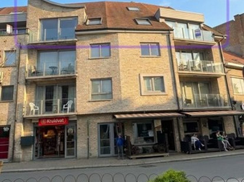 <br />
Geniet van uitzonderlijk wooncomfort in dit zeer ruime appartement (150 m²) op een unieke locatie in het centrum van Torhout. Dankzij de &amp;nbsp;