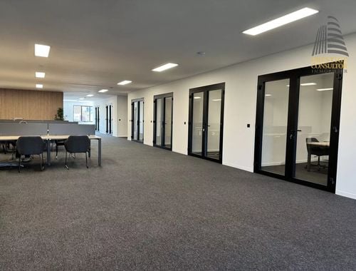                                         Bureaux à louer à Sint-Pieters-Leeuw, € 99
