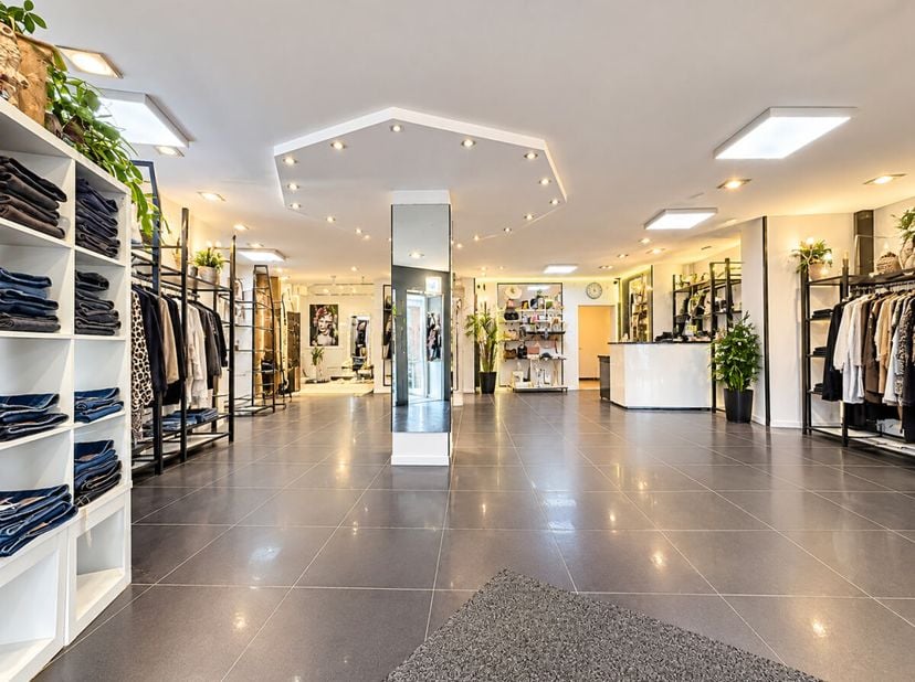 Bedrijfsvastgoed te koop in Mutsaardplein 32,
                    1020 Laken