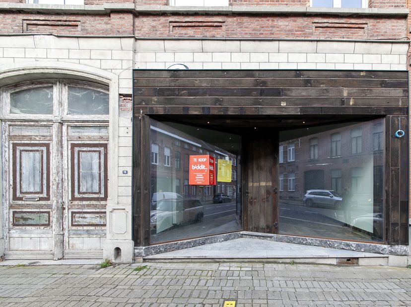 MAISON/ RÉSIDENCE DE VACANCES -<br />
Maison avec possibilité d’espace commercial. Une opportunité pour toute personne à la recherche d’une habitation