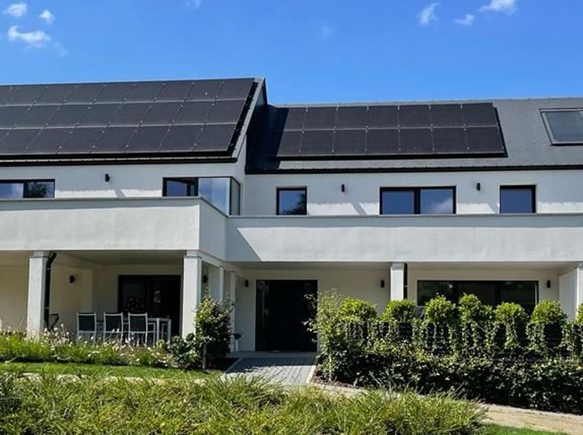 Cette propriété est située dans la campagne de Nethen, une commune de Grez-Doiceau dans le Brabant wallon, dans une zone verte et tranquille avec un a